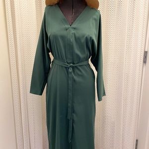 Green V-veck TOPSHOP DRESS with front slit and tie waste